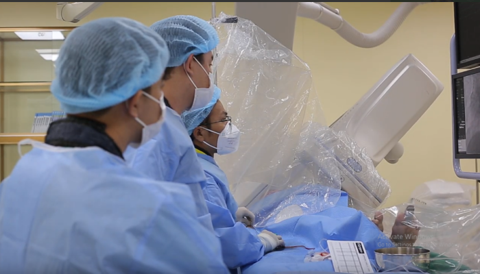 Một tài xế đường dài đột quỵ giữa đường